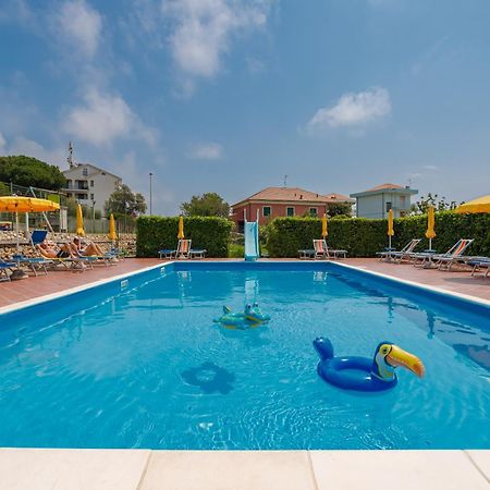 Residence Mizar Pietra Ligure Exterior foto